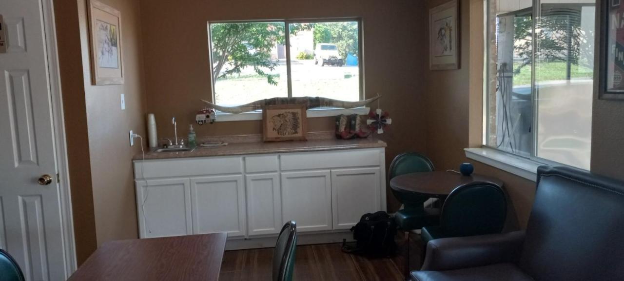 Glen Rose Inn & Suites מראה חיצוני תמונה