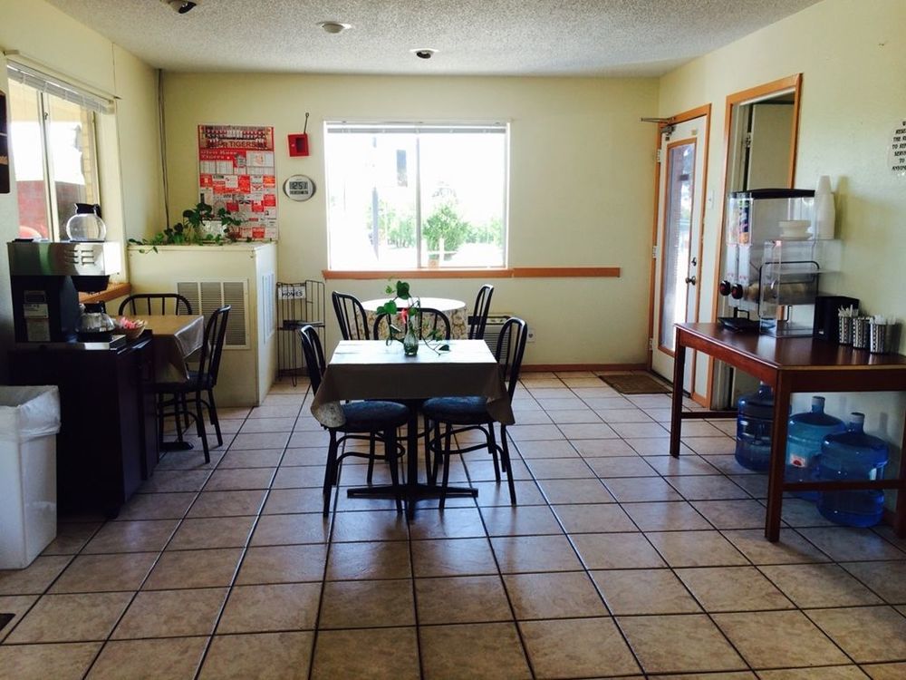 Glen Rose Inn & Suites מראה פנימי תמונה