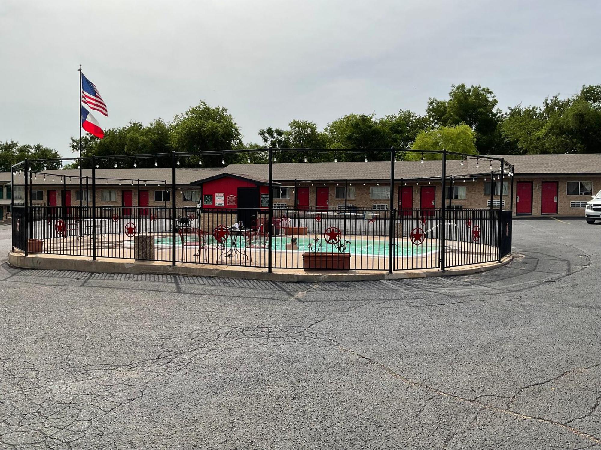 Glen Rose Inn & Suites מראה חיצוני תמונה