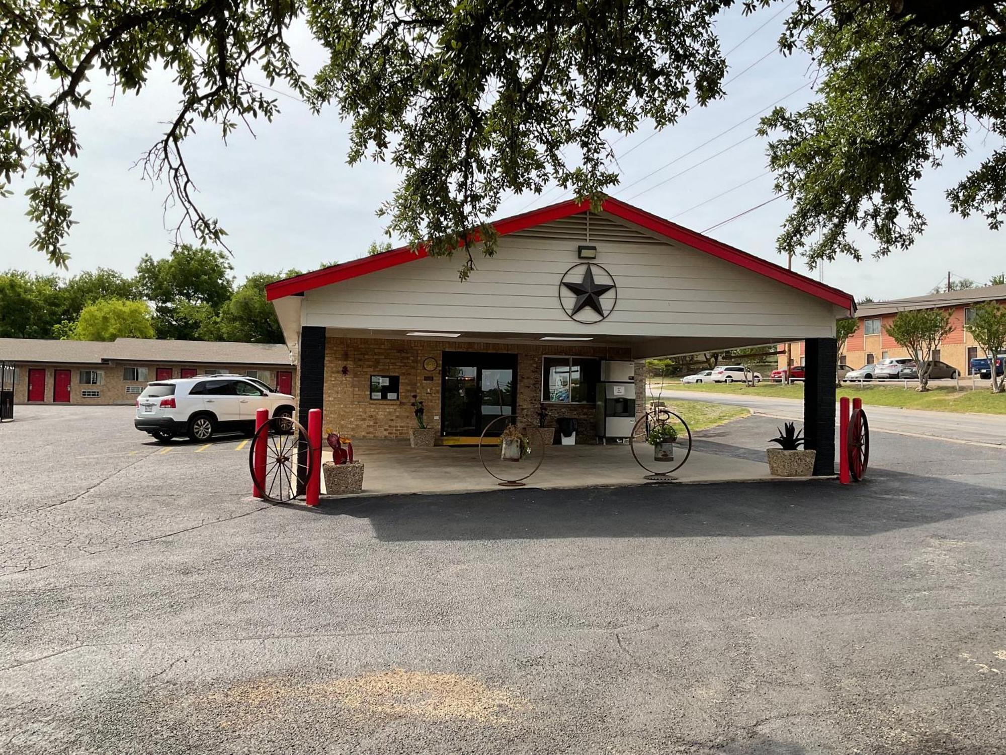 Glen Rose Inn & Suites מראה חיצוני תמונה